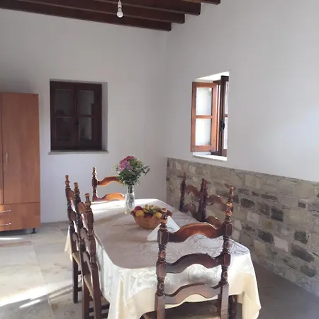 Charoullas Traditional Mansion Alaminos